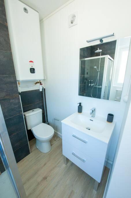 Appartement Proche Gare Routiere Fougères Exteriör bild