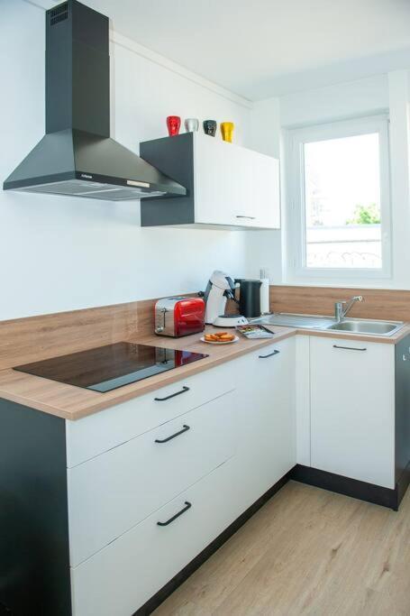 Appartement Proche Gare Routiere Fougères Exteriör bild